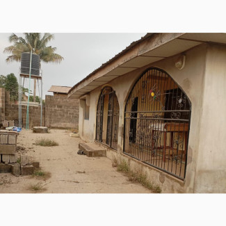 6bdrm Bungalow in Ajagba Wakajaye, Ibadan for sale