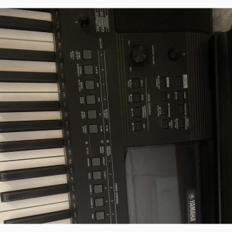 Yamaha PSRE463 Electronic Keyboard for Sale