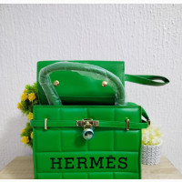 Stylish Hermes Handbag with Purse - Brand New