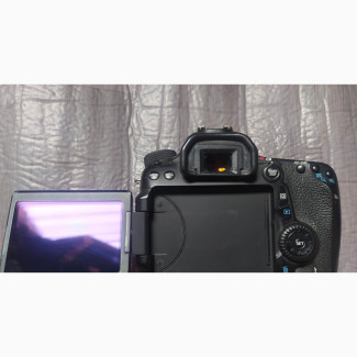 Canon 70D with Battery, Bag, and Strap