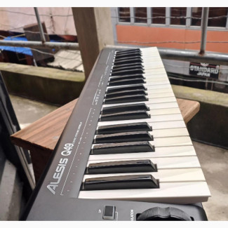 Alesis Q49 Midi