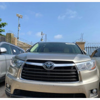 Toyota Highlander XLE V6 4x4 (3.5L 6cyl 6A) 2016 Gold