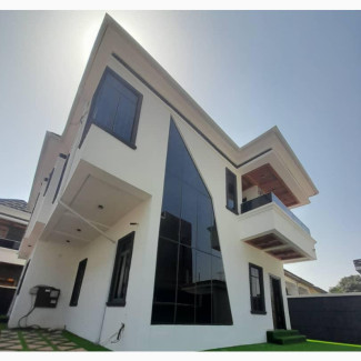 Furnished 5 Bedroom Duplex in Private Estate Ikota for Sale