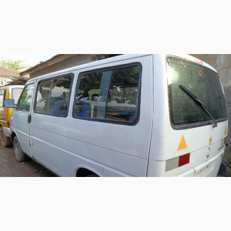 Volkswagen Transporter 2000 White - Neat and Reliable