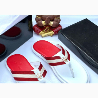 Gucci Leather Slipers - Classic and Stylish