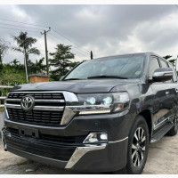 Toyota Land Cruiser 5.7 V8 2015 Gray