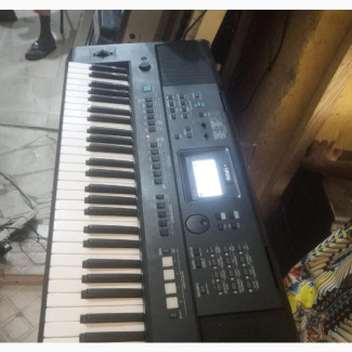 Yamaha PSRe473 Professional Keyboard for Sale