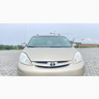 Toyota Sienna LE 8 Passenger 2010 Gold