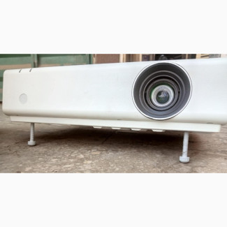 Affordable, Clean and Bright Sanyo Projector