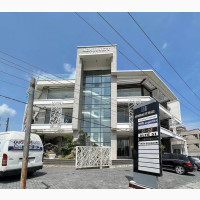 Luxurious Shop Space With Elevator