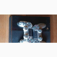 Playstation 4 With 2 Pads and 8 Games