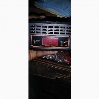 DC12V 10A Intelligent Battery Charger for Cars and Inverters