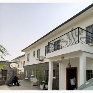 A Fully Furnished 4 Bedroom With a Car