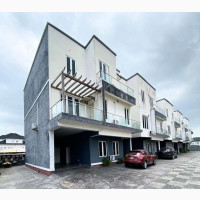 5bdrm Townhouse / Terrace in Lekki for rent