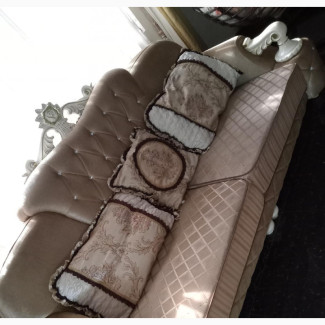 Executive Parlour Chairs With a Crystal Glass Center Table