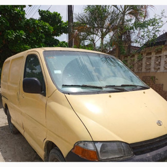 Toyota HiAce 2005 Yellow