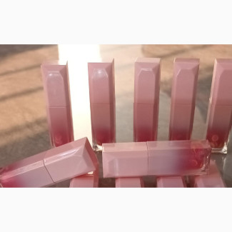 Glossy Lip Gloss - Shade DIELS