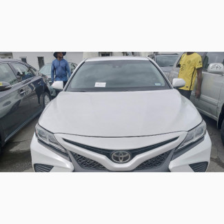 Toyota Camry SE FWD 2018 White - Foreign Used