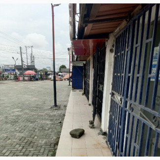 A Big Shop Space Facing the Express Road With Good Features