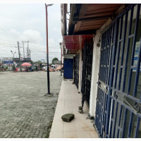 A Big Shop Space Facing the Express Road With Good Features