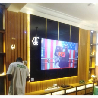 Hally TV Console