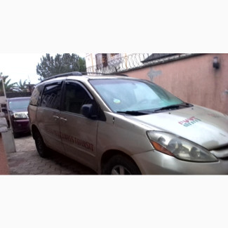 Toyota HiAce 2005 Gold