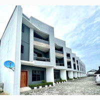 4bdrm Townhouse / Terrace in Osapa London, Lekki for rent
