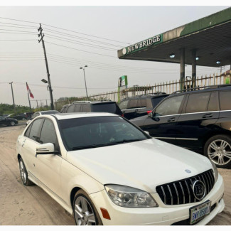 Mercedes-Benz C300 2010 White Toks Grade