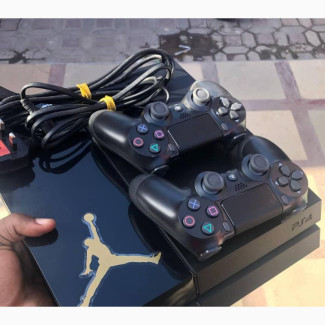 Super Neat UK Used PS4 Fat with 2 Controllers - Game Consoles