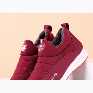 Unisex Sneaker for All Seasons - Brand New