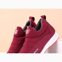 Unisex Sneaker for All Seasons - Brand New