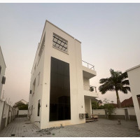 5bdrm Duplex in Gwarinpa for sale