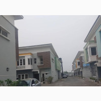 4bdrm Townhouse / Terrace in Sandworth Homes, Off Lekki-Epe Expressway