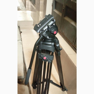 Giants Manfrotto Tripod
