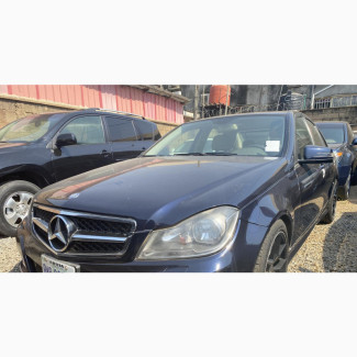 Mercedes-Benz C300 2011 Blue