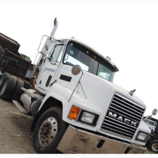 Mack CH Tractor Head