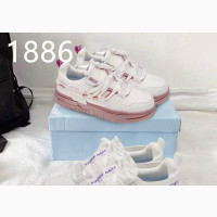Classy Urysn Sneakers( High Sole N Good Quality)
