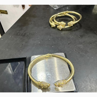 Stylish 18K Gold Bangles for Men