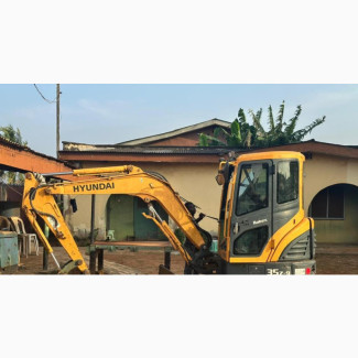 Hyundai Mini Excavator Digger Machine - Excellent Condition