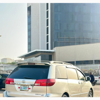 Toyota Sienna 2004 Gold