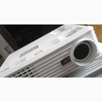 Display Your Presentation Using the NP100 Projector