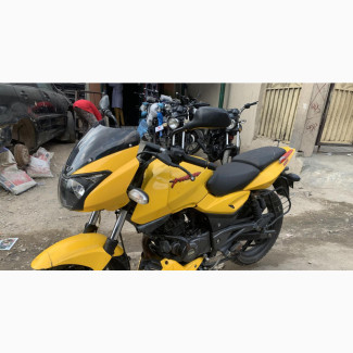 Bajaj Pulsar 220 F Yellow - Neat and Affordable