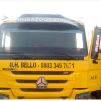 Sinotruk Howo 10 Tyers For Sale - Yellow Truck