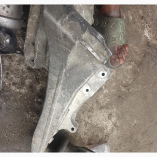 Engin Hanger T5 4 Plug