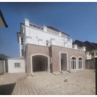 5bdrm Mansion in Maitama for sale