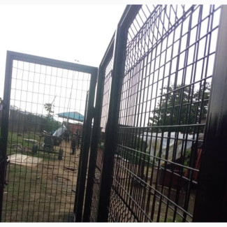 Panel Mesh Gate