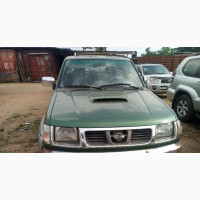 Nissan Caravan (Urvan) 2005 Green