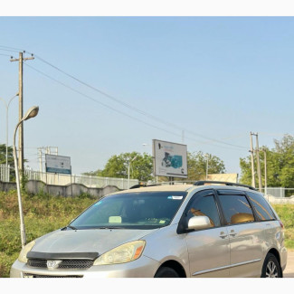 Toyota Sienna XLE AWD (3.3L V6 5A) 2004 Gold
