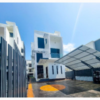 5bdrm Maisonette in Van Dan Estate, Chevron for sale