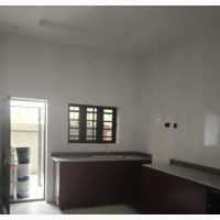 Brand New 2 Bed Flat Spacious With Waodrope Inside an Estate